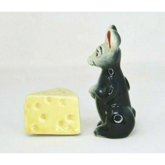 Vintage Pair Of Ceramic Mouse And Cheese Figural Salt And Pepper Shakers - Picture 2 of 5